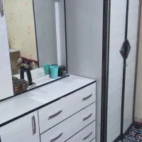 مبل 8نفر و کمد دراور با آینه|مبلمان خانگی و میز عسلی|درگزین, |دیوار