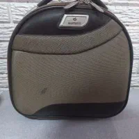 چمدان لوازم آرایشی تمیز و کاربردی