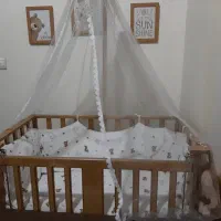 تخت کنار مادر