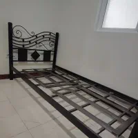 تخت فلزی