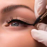 مدل برای آرایش دائم صورت