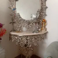 اینه و شمعدان و کنسول