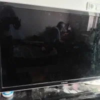 ال سی دی و میز تلویزیون