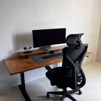 میز ایستاده چوبی با پایه فلزی قابل تنظیم ارتفاع|میز تحریر و کامپیوتر|شیراز, ستارخان|دیوار