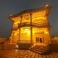 کارگر خدماتی باغ تالار. نظافتچی و خدماتی