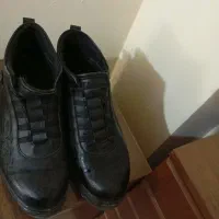 سلام‌یک‌جفت‌بوت‌وکفش‌وجلسی‌بفروش‌میرسد|کیف، کفش، کمربند|بروجرد, |دیوار