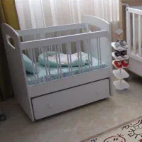 تخت کنار مادر همراه با تشک و محافظ