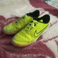 کفش فوتبالی|تجهیزات ورزشی|پرند, فاز ۱|دیوار