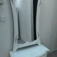 آینه قدی و میز