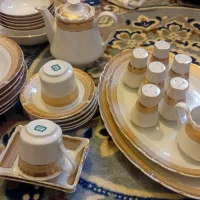 چینی ۶ نفره فقط ی فنجانش شکسته
