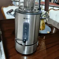 یک عدد چای ساز استفاده نشده همراه با کارتن نونو