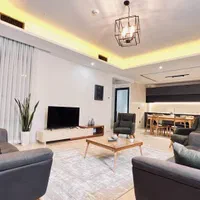 واحد مستقل*تازه مبله شده*دسترسی به نمایشگاه