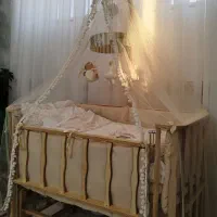 تخت کنار مادر گهواره ننو