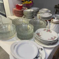 مقداری ظرف و لوازم خانه بفروش میرسد