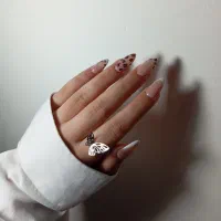 کاشت تخصصی ناخن (تخفیف)