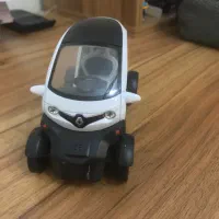 تعداد زیادی لگو و اسباب بازی بفروش می رسد