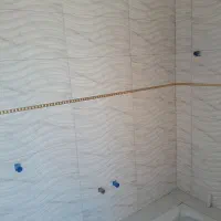 کاشی‌کاری وسرامیک کاری به صورت چسبی و دوغابی