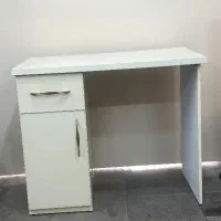 میز ناخن در حد نو ، جنس فایبرگلاس