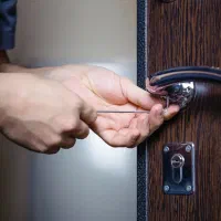 کلید سازی و باز کردن انواع قفل خودرو و منازل|خدمات پیشه و مهارت|خرمآباد, |دیوار