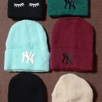 کلاه دخترانه بافتنی زمستانی در رنگ های مختلفت