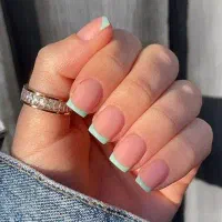 کاشت ناخن و لیفت مژه با بهترین کیفیت و متد روز