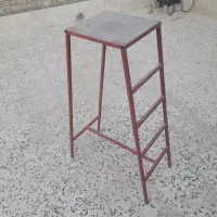 چهارپایه فلزی