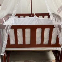 تخت نوزاد به همراه صندلی ماشین کاملا نو