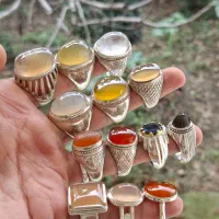 ۲۴ عدد انگشتر نقره کار دست با نگین های معدنی