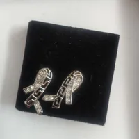 گوشواره رنگ ثابت