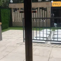 مغازه واقع در مرکز خرید درختی