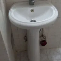 دو عدد روشویی پایه دار بدون شیر