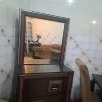 ویترین آینه دار. بوفه