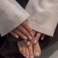 خدمات کاشت ناخن و پدیکور درمانی