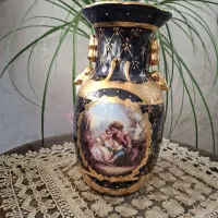 گلدان چینی شیک و براق در حد نو مناسب هدیه