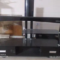 میز تلویزیون شیشه ای سالم تمیز قیمت 500000تومان