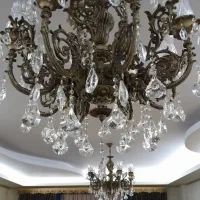 لوستر تمام برنز ۸ شاخه کلاسیک با لاله های کریستال|لوستر و چراغ آویز|لواسان, |دیوار