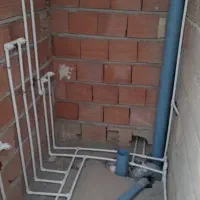 لوله. کشی آب و فاظلاب نصب. رادیاتور