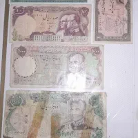 تعدادی اسکناس