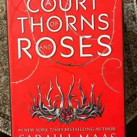 مجموعه کتاب های ۳a court of thorns and roses تایی