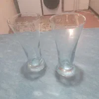 دوتا گلدان شیشه ای