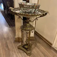 میوه خوری کنار سالنی