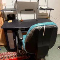 میز کامپیوتر با تحریر