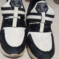دو جفت کفش کتونی زنانه