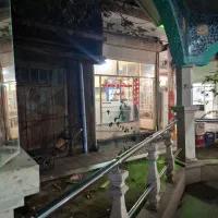 یک باب مغازه جنب مسجد بازار