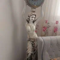 ساعت کنار سالنی