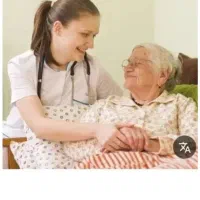 پرستار سالمند پوشاکی بامنزل رایگان جدا برای پرستار