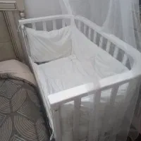 تخت کنار مادر گهواره شو