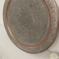 سینی مسی قدیمی ۹۰ ساله باغ گل سیمرغ و آهو|کلکسیون اشیاء عتیقه|تهران, مهران|دیوار