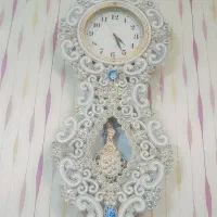 ساعت و جا دستمال کاغذی