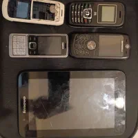 تعدادی گوشی خاموش